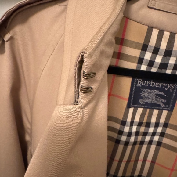 Burberry's Authentic Vintage Trench Coat - Picture 3 of 6